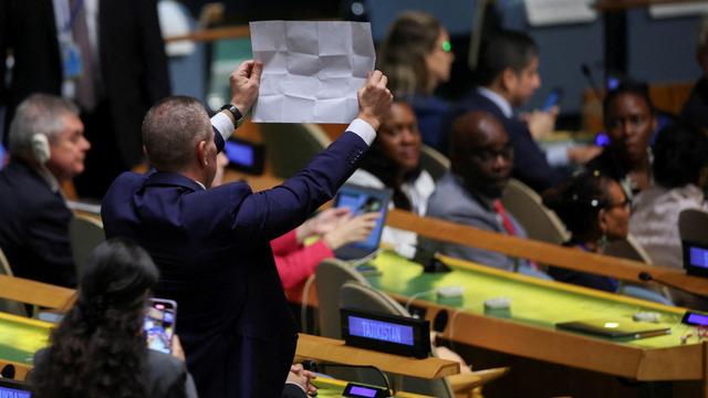 Birleşmiş Milletler Genel Kurulu'nda İran'a büyük şok! Tüm dünyanın gözü önünde bir anda ayağa kalkarak fotoğrafı açtı... Herkes şaşkına döndü