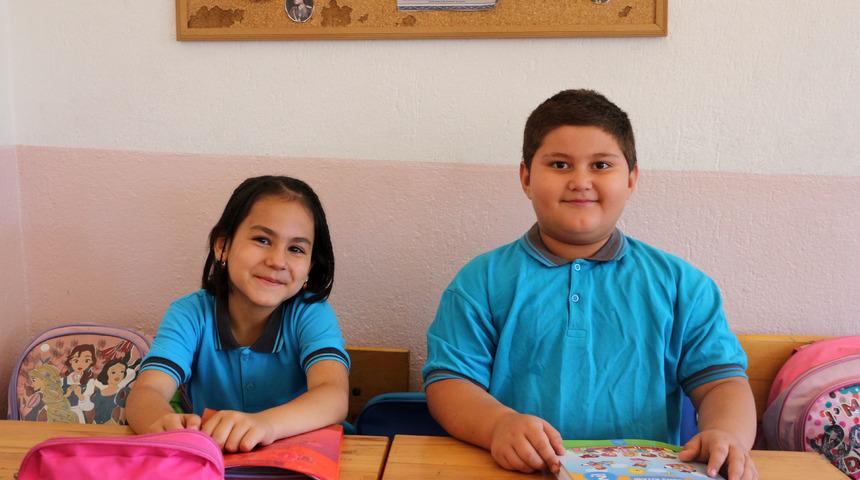 Kendi 7, dayısı 8 yaşında... Aynı sınıfta okuyorlar! "Oyun oynuyorum onunla"