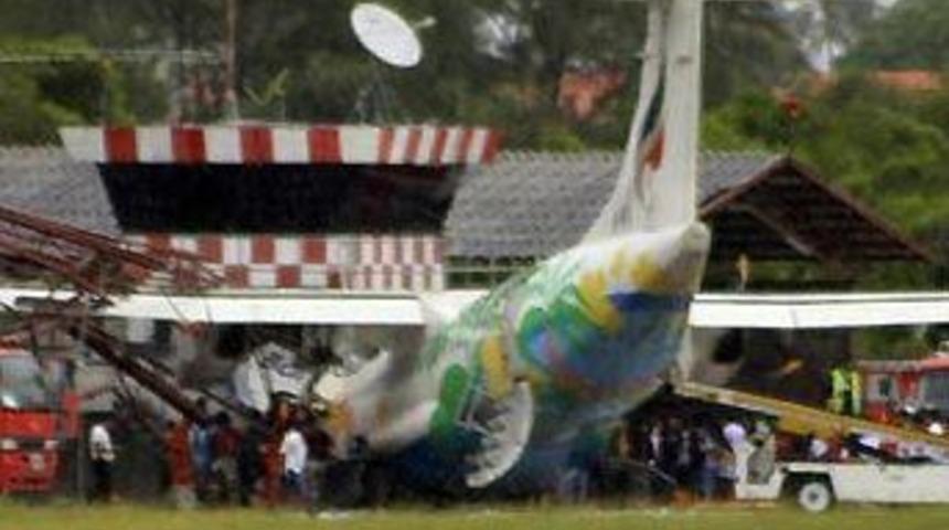 U&ccedil;ak kontrol kulesine &ccedil;arptı