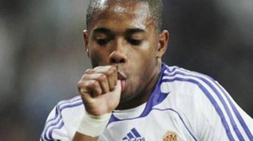 Yıldız futbolcu tecav&uuml;zden tutuklandı!