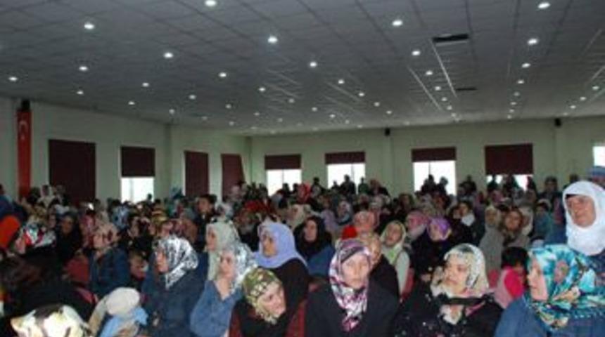 Bir paket mama i&ccedil;in birbirini ezdiler