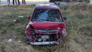 Karabük'te şarampole devrilen otomobildeki 2 kişi yaralandı