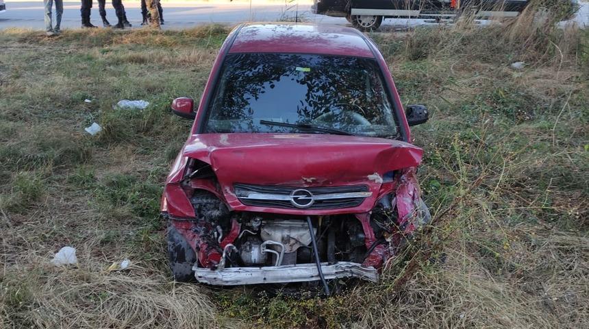 Karabük'te şarampole devrilen otomobildeki 2 kişi yaralandı