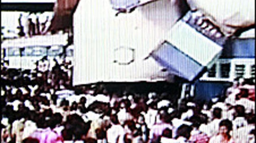 Hindistan'da iki yolcu treni &ccedil;arpıştı: en az 40 &ouml;l&uuml;