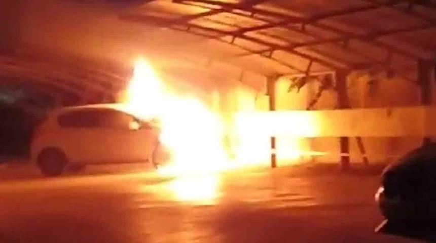 Alev alev yanan araçta meydana gelen patlama anındaki panik kamerada