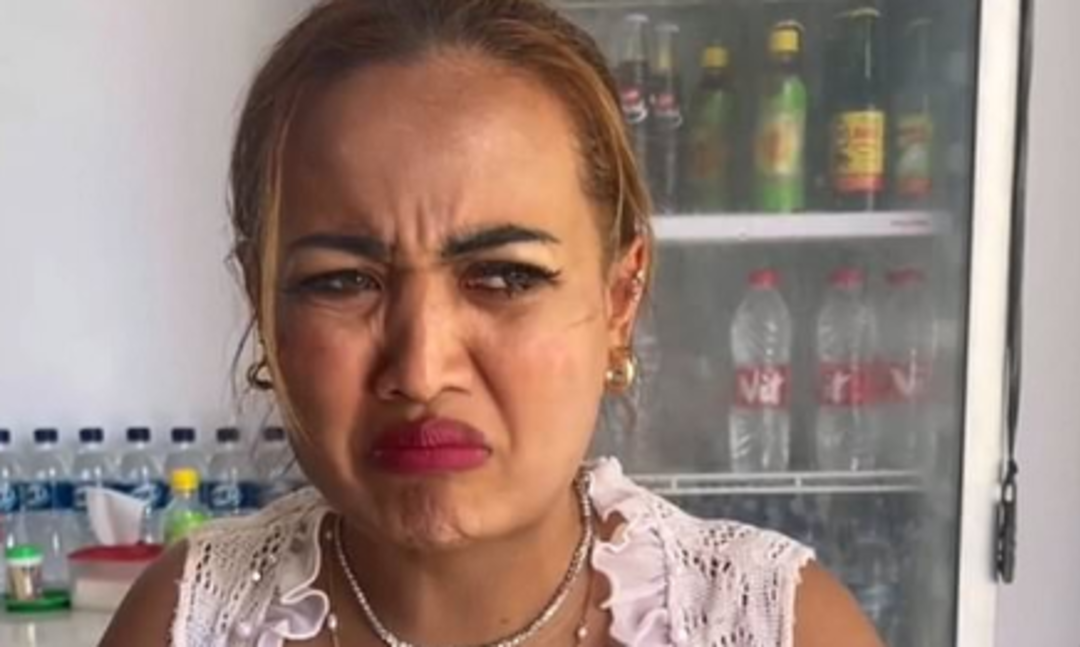 Endonezya'da domuz eti yemeden &ouml;nce besmele &ccedil;eken fenomen 2 yıl hapis cezasına &ccedil;arptırıldı! Tepkiler &ccedil;ığ gibi b&uuml;y&uuml;d&uuml;