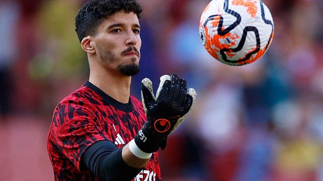 Manchester United cephesinde Altay Bayındır sesleri!