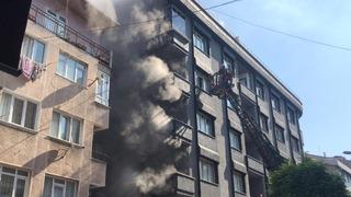 SON DAKİKA | Zeytinburnu'nda 5 katlı binanın giriş katındaki tekstil atölyesinde yangın! Mahsur kalanlar...