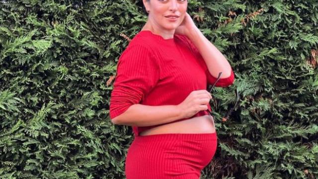 Ezgi Mola'nın bebeğinin adı ne olacak? 'Herkesin aşina olduğu bir isim...'