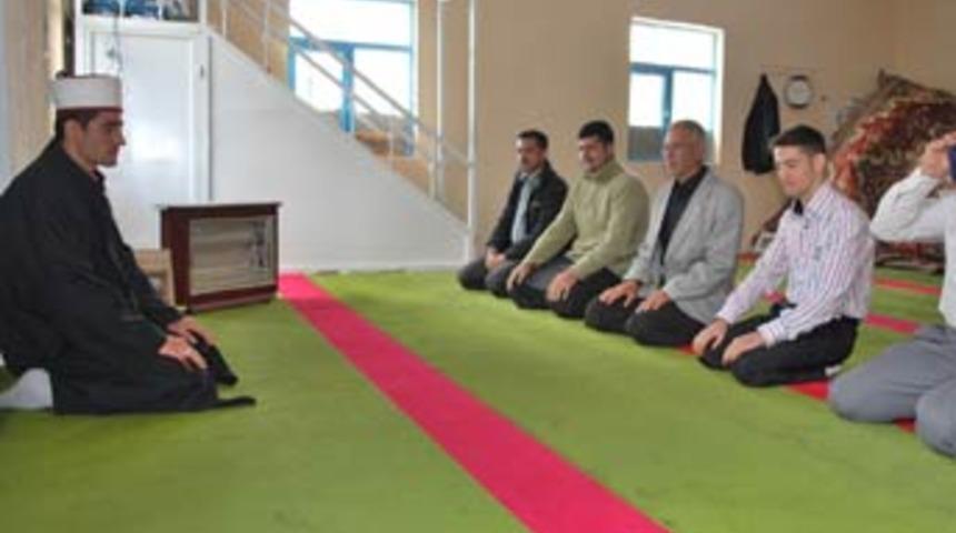 İmam b&ouml;yle yaparsa...