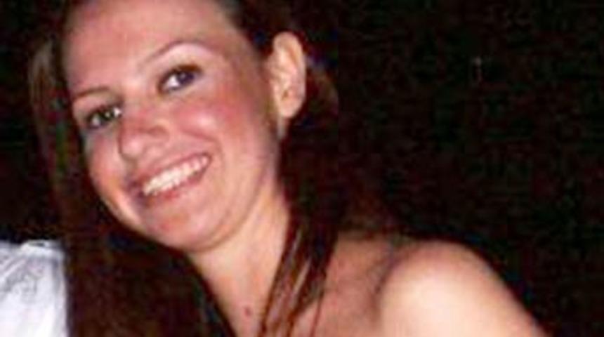 &Uuml;niversiteli kızlar alkoll&uuml; s&uuml;r&uuml;c&uuml; kurbanı