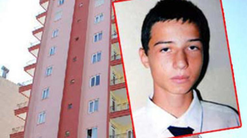 "Ben s&uuml;permenim" diyerek &ouml;l&uuml;me atladı