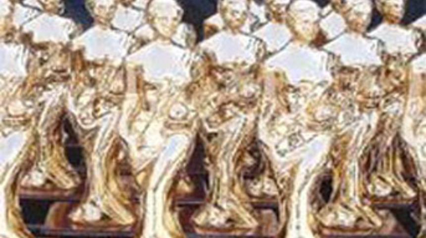 AKP gitti, &uuml;sts&uuml;z heykeller geri geldi