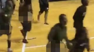 Kadınlar voleybol maçındaki galibiyet kutlaması gündem yarattı! Yarı çıplak sahaya atlayan 6 erkek öğrenci okuldan kovuldu