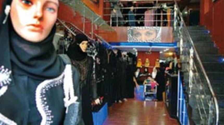 Cansız manken de tesett&uuml;re girdi