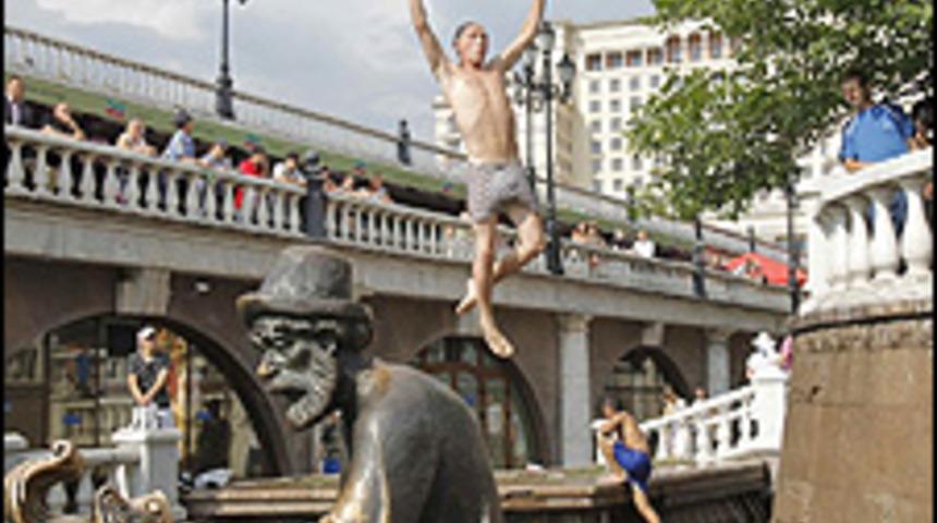 Rusya'yı kavuran sıcaklarda y&uuml;zlerce &ouml;l&uuml; var