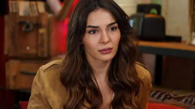 Yüz Yıllık Mucize'nin yıldızı Ebru Şahin'in yıllar önce oynadığı klip ortaya çıktı! Ebru Polat onu katalogdan beğenmiş