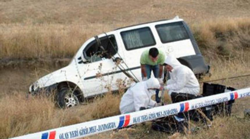 Otomobilde sevişirken &ouml;ld&uuml;r&uuml;ld&uuml;