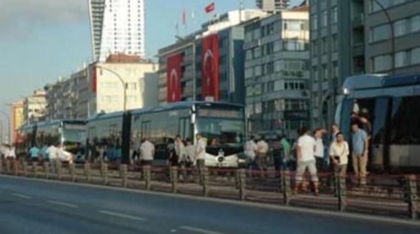 Yine metrob&uuml;s yine &ccedil;ile