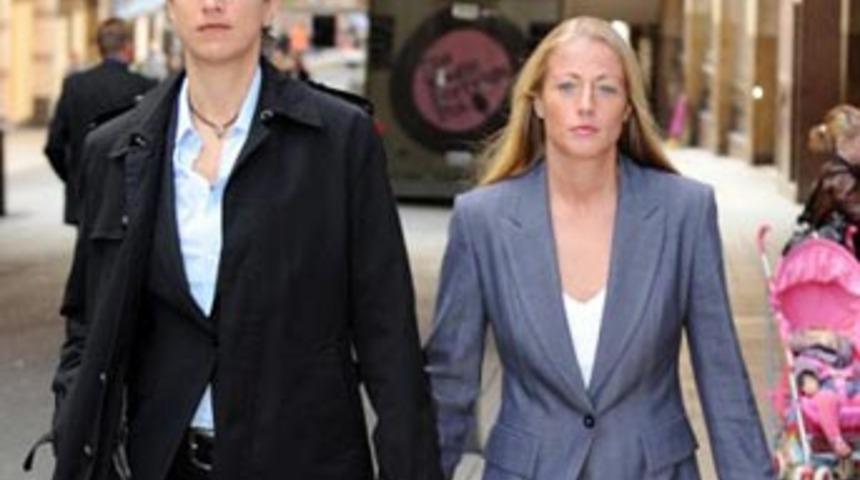 Lezbiyen asker tazminatı eleştirdi