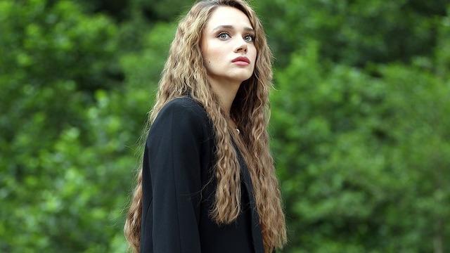 Hudutsuz Sevda'nın Zeynep'i Miray Daner kimdir, kaç yaşında? Miray Daner nereli? İşte hayatı