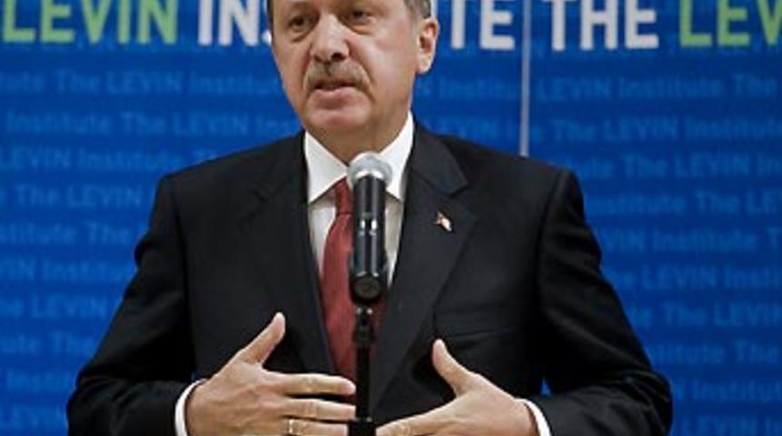 K&uuml;&ccedil;&uuml;k Tayyip&rsquo;in ayakkabıları delik deşikti