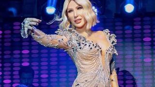 Seda Sayan yine photoshop'u abarttı! Sosyal medyanın diline düştü! 'Bir yüzüne bak bir karnına'