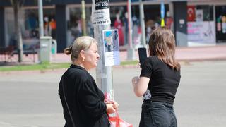 Esrarengiz ilan görenleri hayrete düşürdü! Kimisi söküp attı kimisi fotoğrafını çekti... Keşke böyle bir şey görmeseydim