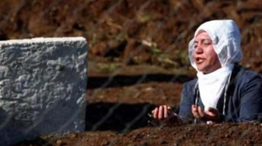 Annemi kıskandı, 44 kişiyi &ouml;ld&uuml;rd&uuml;