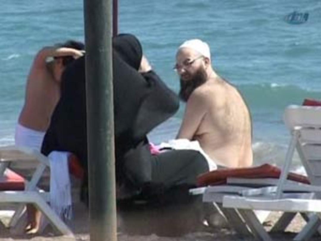 Cübbeliye seks şantajı! - Mynet Yaşam