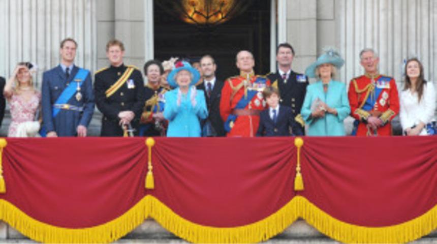 İngiltere'de kraliyeti ayakta tutan nedir?