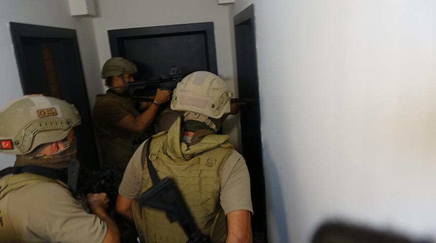 Akılalmaz olay! Kiraladıkları evi uyuşturucu imalathanesine çevirdiler