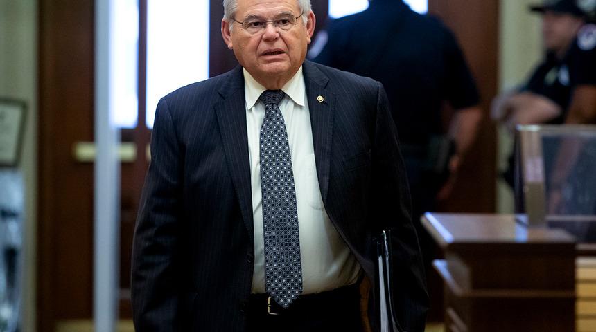 ABD bu olayı konuşuyor! Türkiye karşıtı senatör Bob Menendez görevinden ayrıldı, şok suçlama