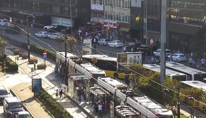 SON DAKİKA | Beyoğlu’nda otobüs tramvaya çarptı! Trafikte yoğunluk yaşandı