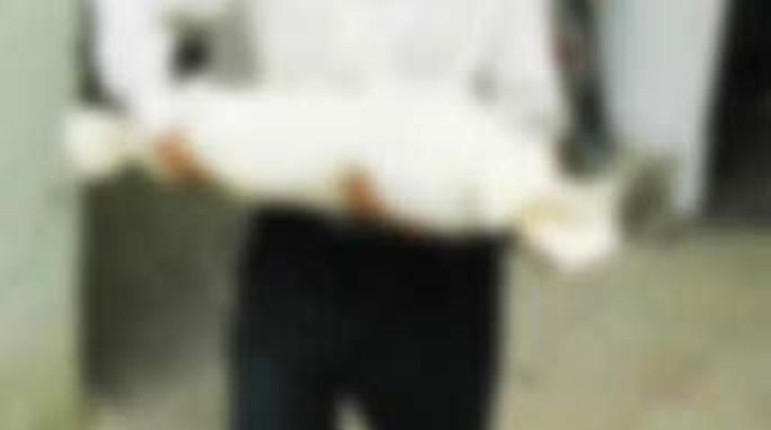 Doğurduğu bebeğini camdan attı!