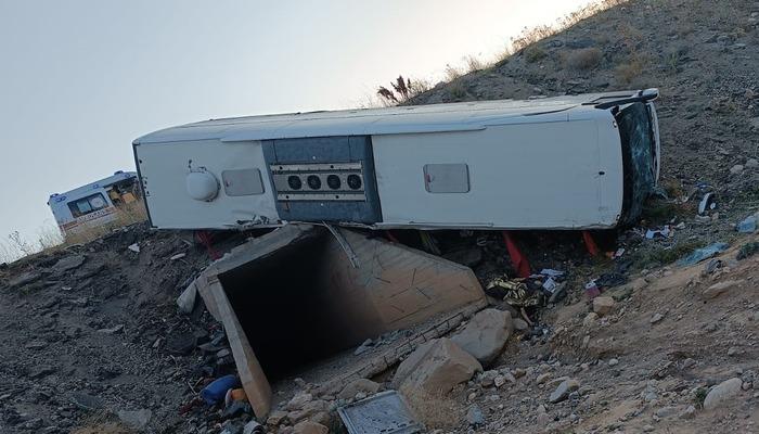 SON DAKİKA | Erzurum’da feci kaza! Yolcu otobüsü şarampole uçtu: 3 ölü, 22 yaralı