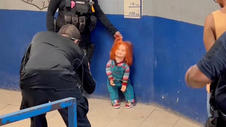 Meksika'da sıra dışı olay! 'Şeytan bebek' Chucky gözaltına alındı
