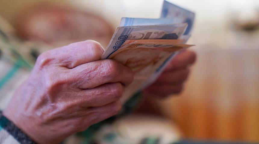 Emeklilerden 'kıdem tazminatı' çıkışı! DİSK Genel Başkanı Arzu Çerkezoğlu: 'İnsanca yaşayabilecekleri seviyede maaş verilmeli'