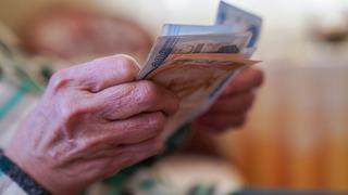 Emeklilerden 'kıdem tazminatı' çıkışı! DİSK Genel Başkanı Arzu Çerkezoğlu: 'İnsanca yaşayabilecekleri seviyede maaş verilmeli'