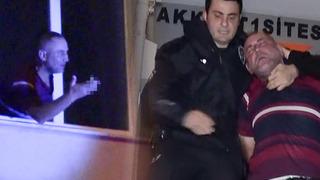 Eşi ve 3 çocuğunu ekmek bıçağıyla rehin aldı! Ekipleri saatlerce uğraştırdı, mahkeme serbest bıraktı