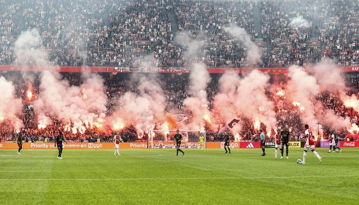 Feyenoord maçında taraftar çıldırdı! Takım 3-0 geriye düştü, maç kalıcı olarak tatil edildi..Dünyadan Futbol