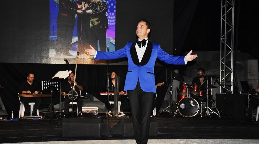 Zeki Müren vefatının 27. yılında Bodrum'da şarkılarla anıldı