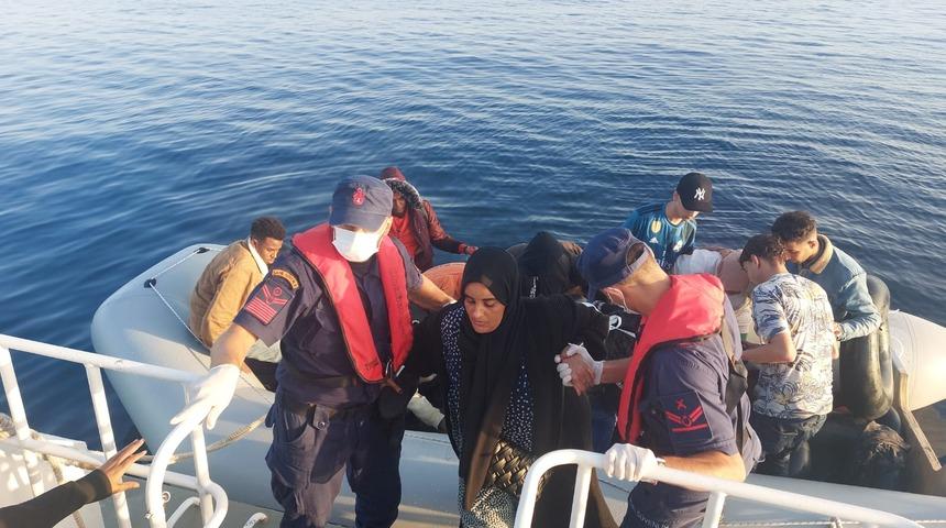 Ayvalık açıklarında 56 düzensiz göçmen yakalandı