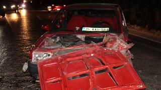 İzmir'de iki otomobilin çarpışması sonucu 5 kişi yaralandı