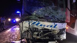 Kayseri'de yolcu otobüsü ile otomobil çarpıştı, 2 kişi öldü, 20 kişi yaralandı