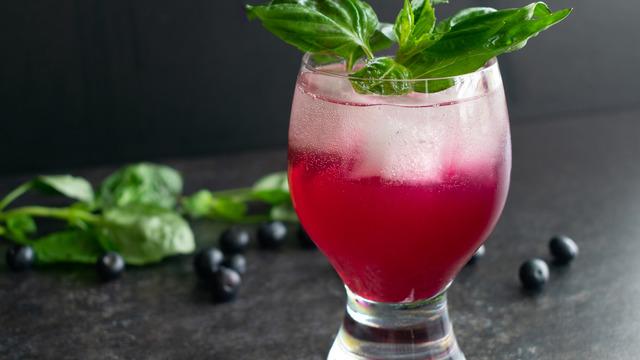 Mor reyhan şerbetinin faydaları nelerdir? Mor reyhan şerbeti ne işe yarar, günde kaç bardak içilir?