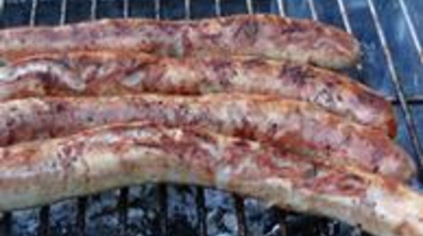 &Ouml;ld&uuml;r&uuml;p sosis yaptılar