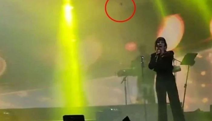 Fatma Turgut sahnedeyken kafasına çakmak fırlatıldı!