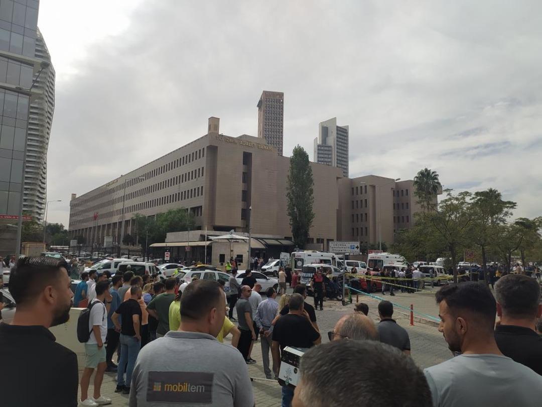 Son dakika: İzmir Adliyesi &ouml;n&uuml;nde silah sesleri! Restoranda &ccedil;atışma &ccedil;ıktı: &Ouml;l&uuml; ve yaralılar var