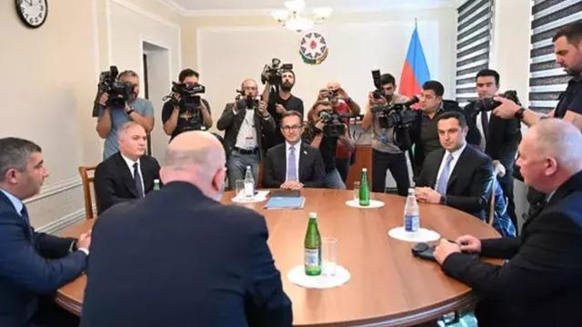 Son Dakika | Azerbaycanlı yetkililer ve Karabağ Ermeni nüfusu Karabağ'da bir görüşme gerçekleştirdi!